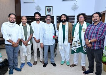 jharkhand cm meeting : झारखंड के पुरस्कार विजेता फिल्मकारों ने मुख्यमंत्री से की मुलाकात, फिल्मों को बढ़ावा देने पर जोर jharkhand cm meeting : झारखंड के पुरस्कार विजेता फिल्मकारों ने मुख्यमंत्री से की मुलाकात, फिल्मों को बढ़ावा देने पर जोर
