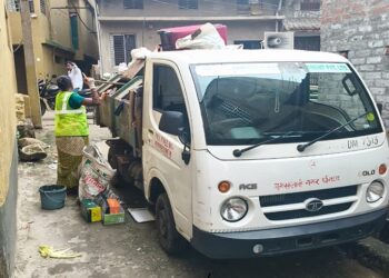 Jamshedpur door to door garbage collection :  पार्षदों के दबाव में जुगसलाई में डोर-टु-डोर कचरा संग्रहण दोबारा शुरू, पार्षद अनिल मोदी ने जनहित से समझौता नहीं करने की दी चेतावनी