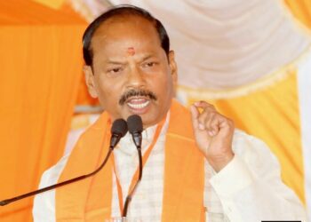 jharkhand ex cm raghuvar das attack on hemant government : झारखंड की हेमंत सोरेन सरकार पर पूर्व मुख्यमंत्री रघुवर दास का बड़ा हमला, कहा – झारखंड में घोटालों से बड़ा ‘जांच घोटाला’, सीबीआइ जांच हो