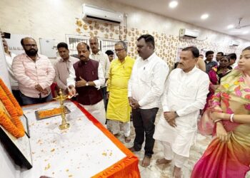 jamshedpur bjp : कोल्हान प्रमंडल के प्रवासी कार्यकर्ता बैठक में भाजपा का बूथ सशक्तीकरण पर फोकस, 1 से 16 अगस्त तक बूथों पर चलेगा विशेष अभियान, नेताओं ने संगठन-मजबूती का दिया मंत्र jamshedpur bjp : कोल्हान प्रमंडल के प्रवासी कार्यकर्ता बैठक में भाजपा का बूथ सशक्तीकरण पर फोकस, 1 से 16 अगस्त तक बूथों पर चलेगा विशेष अभियान, नेताओं ने संगठन-मजबूती का दिया मंत्र