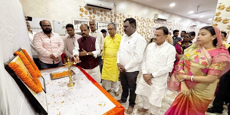 jamshedpur bjp : कोल्हान प्रमंडल के प्रवासी कार्यकर्ता बैठक में भाजपा का बूथ सशक्तीकरण पर फोकस, 1 से 16 अगस्त तक बूथों पर चलेगा विशेष अभियान, नेताओं ने संगठन-मजबूती का दिया मंत्र jamshedpur bjp : कोल्हान प्रमंडल के प्रवासी कार्यकर्ता बैठक में भाजपा का बूथ सशक्तीकरण पर फोकस, 1 से 16 अगस्त तक बूथों पर चलेगा विशेष अभियान, नेताओं ने संगठन-मजबूती का दिया मंत्र