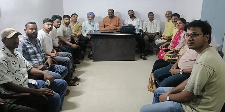 jamshedpur jdu : जदयू आजादनगर थाना समिति की महत्वपूर्ण बैठक संपन्न, 27 जुलाई के धरना-प्रदर्शन की बनी रणनीति jamshedpur jdu : जदयू आजादनगर थाना समिति की महत्वपूर्ण बैठक संपन्न, 27 जुलाई के धरना-प्रदर्शन की बनी रणनीति