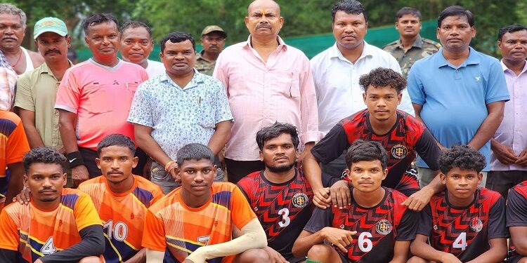 Jamshedpur santosh kunkal remembered : परसुडीह के जसकनडीह में याद किये गए शहीद संतोष कुंकल, विधायक मंगल कालिंदी ने कहा –संतोष कुंकल की शहादत भुलाई नहीं जा सकती