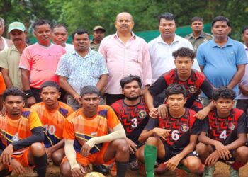 Jamshedpur santosh kunkal remembered : परसुडीह के जसकनडीह में याद किये गए शहीद संतोष कुंकल, विधायक मंगल कालिंदी ने कहा –संतोष कुंकल की शहादत भुलाई नहीं जा सकती Jamshedpur santosh kunkal remembered : परसुडीह के जसकनडीह में याद किये गए शहीद संतोष कुंकल, विधायक मंगल कालिंदी ने कहा –संतोष कुंकल की शहादत भुलाई नहीं जा सकती
