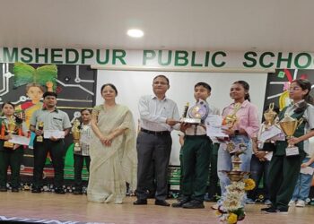 Jamshedpur public schoo prize night : जमशेदपुर पब्लिक स्कूल की सीनियर स्कूल पुरस्कार आयोजित, मेधावी विद्यार्थियों को किया गया पुरस्कृत Jamshedpur public schoo prize night : जमशेदपुर पब्लिक स्कूल की सीनियर स्कूल पुरस्कार आयोजित, मेधावी विद्यार्थियों को किया गया पुरस्कृत