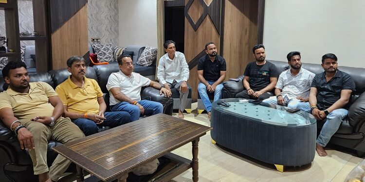 Jamshedpur bhp workers listen pm’s man ki baat : कुलवंत सिंह बंटी के नेतृत्व में बर्मामाइंस भाजपा कार्यकर्ताओं ने सुनी पीएम के मन की बात, मन की बात के 139वें संस्करण में शामिल विषयों पर हुई चर्चा Jamshedpur bhp workers listen pm’s man ki baat : कुलवंत सिंह बंटी के नेतृत्व में बर्मामाइंस भाजपा कार्यकर्ताओं ने सुनी पीएम के मन की बात, मन की बात के 139वें संस्करण में शामिल विषयों पर हुई चर्चा
