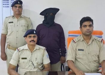 Jamshedpur extortionist arrested : मानगो में घर बनाने देने के लिए 5 लाख की रंगदारी मांगनेवाला गिरफ्तार, ओलीडीह पुलिस ने आरोपी को गिरफ्तार कर कोर्ट में किया पेश