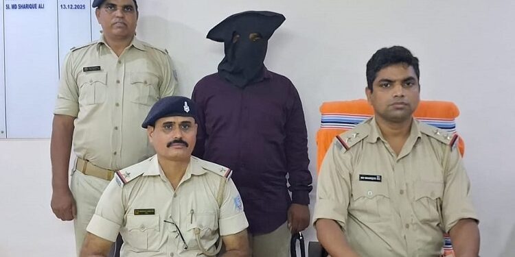 Jamshedpur extortionist arrested : मानगो में घर बनाने देने के लिए 5 लाख की रंगदारी मांगनेवाला गिरफ्तार, ओलीडीह पुलिस ने आरोपी को गिरफ्तार कर कोर्ट में किया पेश Jamshedpur extortionist arrested : मानगो में घर बनाने देने के लिए 5 लाख की रंगदारी मांगनेवाला गिरफ्तार, ओलीडीह पुलिस ने आरोपी को गिरफ्तार कर कोर्ट में किया पेश