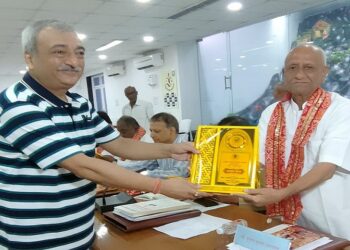 Jamshedpur santosh agrawal felicitated : जमशेदपुर के संतोष अग्रवाल पटना में किये गए सम्मानित, अखिल भारतीय मारवाड़ी सम्मेलन की बैठक में मिला सम्मान