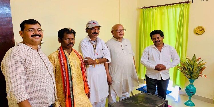 Jamshedpur pm awas owners pride : संघर्ष से मिला आशियाना, चौखट पर पहुंचे सरयू राय तो छलक पड़े जज्बात!, जिसके हाथों चाहते थे घर की चाबी, उसे अपने फ्लैट में देख भावुक हुए आवंटी, लोग बोले : हमारे घर भी चलिए!