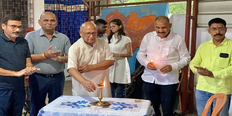 Jamshedpur dhun art and music training center : जो सुर-ताल में समन्वय बिठा लेते हैं, वो जीवन में आगे बढ़ जाते हैं-सरयू राय. विधायक ने बारीडीह कार्यालय में ‘धुन आर्ट एंड म्यूजिक’ का किया उद्घाटन, विधायक ने गैर व्यावसायिक विद्यालय शुरू करने की भी इच्छा जताई Jamshedpur dhun art and music training center : जो सुर-ताल में समन्वय बिठा लेते हैं, वो जीवन में आगे बढ़ जाते हैं-सरयू राय. विधायक ने बारीडीह कार्यालय में ‘धुन आर्ट एंड म्यूजिक’ का किया उद्घाटन, विधायक ने गैर व्यावसायिक विद्यालय शुरू करने की भी इच्छा जताई