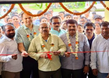 Jamshedpur hitku punchayat bhawan inaugurated : विधायक मंगल कालिंदी ने हितकू में पंचायत भवन व उप स्वास्थ्य केन्द्र का किया उद्घाटन, कहा – पंचायत वासियों को इस भवन और उप स्वास्थ्य केन्द्र का पूरा लाभ मिलेगा Jamshedpur hitku punchayat bhawan inaugurated : विधायक मंगल कालिंदी ने हितकू में पंचायत भवन व उप स्वास्थ्य केन्द्र का किया उद्घाटन, कहा – पंचायत वासियों को इस भवन और उप स्वास्थ्य केन्द्र का पूरा लाभ मिलेगा
