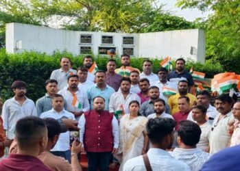 Jamshedpur kargil martyrs day : कारगिल विजय दिवस पर गोलमुरी शहीद स्थल में श्रद्धांजलि सभा आयोजित, उपस्थित जन समुदाय ने कारगिर के वीर शहीदों को दी भावपूर्ण श्रद्धांजलि