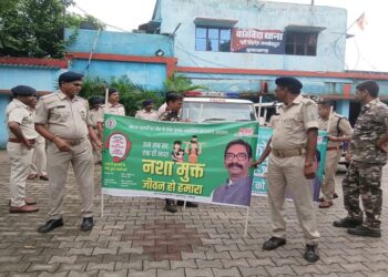Jamshedpur police awareness campaign against drugs : नशा मुक्त झारखंड अभियान के तहत बागबेड़ा में पुलिस ने निकाली जागरूकता रैली, डीएसपी ने लोगों से की ड्रग्स के खिलाफ एकजुट होने की अपील