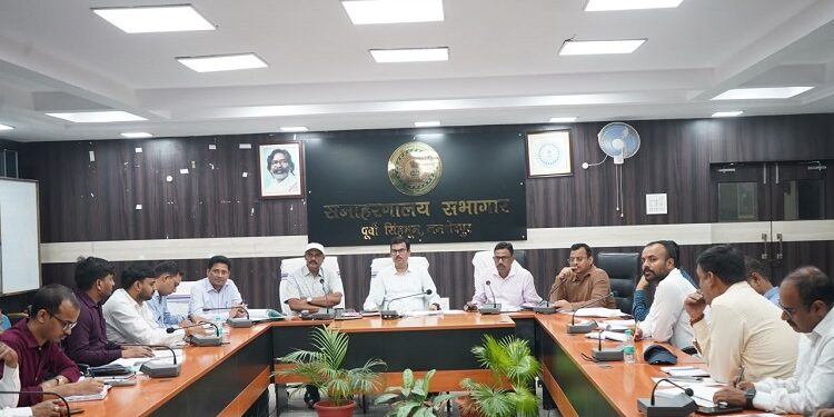 jamshedpur dc meeting : जमशेदपुर के उपायुक्त ने की नगर निकायों की समीक्षा बैठक, नागरिक सुविधाओं की गुणवत्ता में सुधार, स्वच्छता, जल निकासी, पेयजल, स्ट्रीट लाइट एवं ठोस अपशिष्ट प्रबंधन पर विशेष जोर jamshedpur dc meeting : जमशेदपुर के उपायुक्त ने की नगर निकायों की समीक्षा बैठक, नागरिक सुविधाओं की गुणवत्ता में सुधार, स्वच्छता, जल निकासी, पेयजल, स्ट्रीट लाइट एवं ठोस अपशिष्ट प्रबंधन पर विशेष जोर