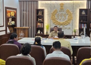 Jamshedpur ssp jan samvad : एसएसपी कार्यालय में जन संवाद कार्यक्रम आयोजित, विभिन्न क्षेत्रों से जुड़े आवेदनों पर दिये गए जरूरी निर्देश
