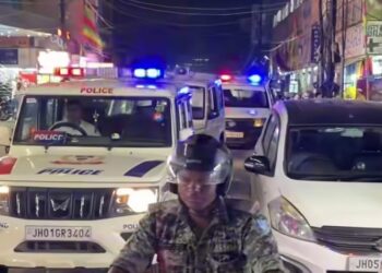 Jamshedpur police route march : मानगो-आजादनगर में पुलिस ने किया पैदल रूट मार्च, अवैध पार्किंग, नशाखोरी और अड्डेबाजी पर बढ़ी सख्ती
