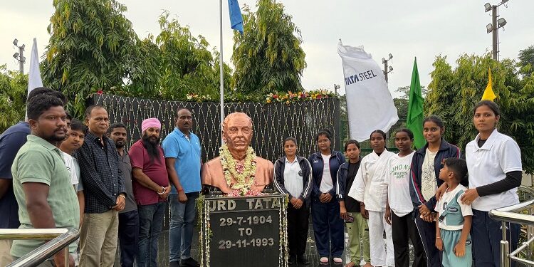 jamshedpur tribute fo jrd : कराटे डो एसोसियेशन ऑफ झारखंड ने दी जेआरडी टाटा को श्रद्धांजलि, किये गये भारत रत्न याद jamshedpur tribute fo jrd : कराटे डो एसोसियेशन ऑफ झारखंड ने दी जेआरडी टाटा को श्रद्धांजलि, किये गये भारत रत्न याद