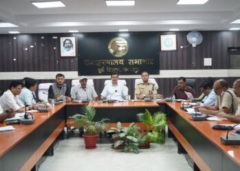 Jamshedpur independence day : जमशेदपुर में स्वतंत्रता दिवस की तैयारियां, उपायुक्त एवं वरीय पुलिस अधीक्षक ने पदाधिकारियों के साथ की बैठक, बोले- भव्यता से मनाया जाएगा जिला स्तरीय समारोह Jamshedpur independence day : जमशेदपुर में स्वतंत्रता दिवस की तैयारियां, उपायुक्त एवं वरीय पुलिस अधीक्षक ने पदाधिकारियों के साथ की बैठक, बोले- भव्यता से मनाया जाएगा जिला स्तरीय समारोह