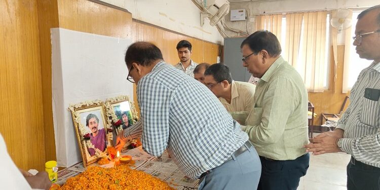 Jamshedpur mgm condolence : एमजीएम मेडिकल कॉलेज में दिवंगत जूनियर डॉक्टरों को दी गई भावभीनी श्रद्धांजलि, उपस्थित लोगों ने दोनों चिकित्सकों की आत्मा की शांति के लिए की प्रार्थना