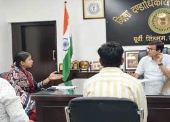 jamshedpur east mla purnima sahu : भुइयांडीह अतिक्रमण मामले में बस्तीवासियों के पक्ष को लेकर विधायक पूर्णिमा साहू ने जिला उपायुक्त से की मुलाकात, कहा – मानवीय पहल के तहत पहले हो पुनर्वास, आवश्यकता पड़ने पर जाएंगे कोर्ट jamshedpur east mla purnima sahu : भुइयांडीह अतिक्रमण मामले में बस्तीवासियों के पक्ष को लेकर विधायक पूर्णिमा साहू ने जिला उपायुक्त से की मुलाकात, कहा – मानवीय पहल के तहत पहले हो पुनर्वास, आवश्यकता पड़ने पर जाएंगे कोर्ट