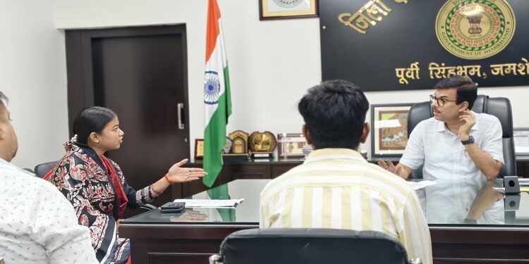 jamshedpur east mla purnima sahu : भुइयांडीह अतिक्रमण मामले में बस्तीवासियों के पक्ष को लेकर विधायक पूर्णिमा साहू ने जिला उपायुक्त से की मुलाकात, कहा – मानवीय पहल के तहत पहले हो पुनर्वास, आवश्यकता पड़ने पर जाएंगे कोर्ट jamshedpur east mla purnima sahu : भुइयांडीह अतिक्रमण मामले में बस्तीवासियों के पक्ष को लेकर विधायक पूर्णिमा साहू ने जिला उपायुक्त से की मुलाकात, कहा – मानवीय पहल के तहत पहले हो पुनर्वास, आवश्यकता पड़ने पर जाएंगे कोर्ट