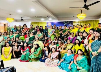 Jamshedpur tulsi bhawan sawan mahotsav : तुलसी भवन में नगर की महिला साहित्यकारों का भव्य सावन मिलन समारोह आयोजित, कजरी व सावन के गीतों से सजा महोत्सव, हरे रंग के परिधान में सजी महिलाओं ने समारोह में खूब की मस्ती  