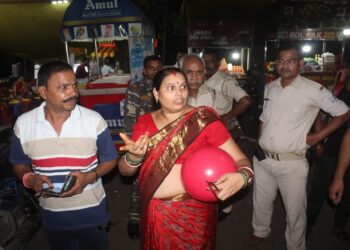 Jamshedpur chain snatching : साकची जुबिली पार्क गेट के पास चाउमिन खाने पहुंची महिला से चेन छिनतई, बाइक सवार अपराधी महिला के गले से चेन झपट कर हुए फरार Jamshedpur chain snatching : साकची जुबिली पार्क गेट के पास चाउमिन खाने पहुंची महिला से चेन छिनतई, बाइक सवार अपराधी महिला के गले से चेन झपट कर हुए फरार