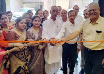 Jamshedpur rakhee mela : जुगसलाई में राजस्थानी ब्राह्मण महिला संघ का तीन दिवसीय राखी मेला शुरू, रंग-बिरंगी राखियों व हस्त निर्मित सामग्रियों के स्टॉलों से सजा ऋषि भवन