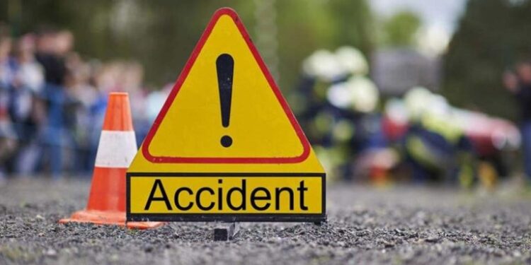 Jamshedpur rural accident: टाटा–पटमदा मुख्य सड़क पर जोड़सा के ग्राम प्रधान समेत दो घायल, एक गंभीर