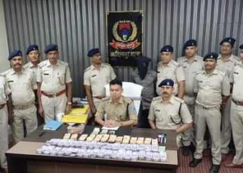 Adityapur police action : आदित्यपुर में 20 पुड़िया ब्राउन शुगर के साथ एक गिरफ्तार, 7.59 लाख रुपये नकद बरामद