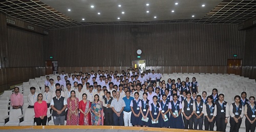 Jamshedpur csir nml : सेंट्रल पब्लिक स्कूल के विद्यार्थियों ने किया सीएसआइआर-एनएमएल का भ्रमण, छात्रों ने जाना वैज्ञानिक दृष्टिकोण, अनुसंधान व नवाचार का महत्व Jamshedpur csir nml : सेंट्रल पब्लिक स्कूल के विद्यार्थियों ने किया सीएसआइआर-एनएमएल का भ्रमण, छात्रों ने जाना वैज्ञानिक दृष्टिकोण, अनुसंधान व नवाचार का महत्व