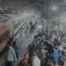 Jharkhand rpf rescue : रांची स्टेशन पर महिला ट्रेन के अंदर ही घुस जाती, लेकिन आरपीएफ ने बहादुर दिखायी और बच गयी, पूरी घटना का देखिये – video Jharkhand rpf rescue : रांची स्टेशन पर महिला ट्रेन के अंदर ही घुस जाती, लेकिन आरपीएफ ने बहादुर दिखायी और बच गयी, पूरी घटना का देखिये – video