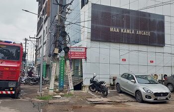 Adityapur fire : आदित्यपुर के मेडिट्रीना अस्पताल में लगी आग, प्रबंधन की सतर्कता से टला बड़ा हादसा