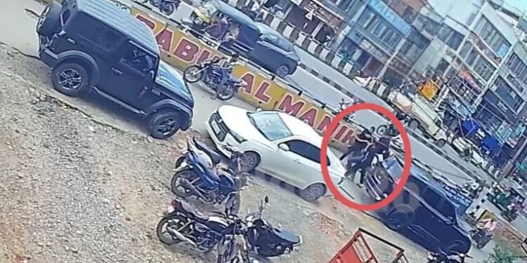 Adityapur attack : आदित्यपुर में कार में मामूली टक्कर के बाद युवक पर हमला, थार-स्कॉर्पियो सवारों पर आरोप