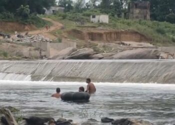 Adityapur drowning – आदित्यपुर के आसंगी चेक डैम में नहाने के दौरान दो बच्चे डूबे, एक की मौत, दूसरे की तलाश जारी Adityapur drowning – आदित्यपुर के आसंगी चेक डैम में नहाने के दौरान दो बच्चे डूबे, एक की मौत, दूसरे की तलाश जारी