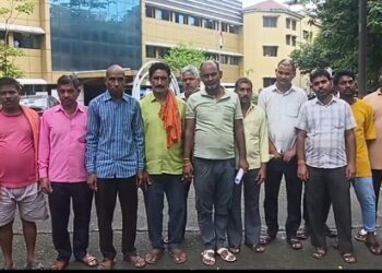 Jamshedpur workers appeal – जेएसएफसी के तीन गोदामों की बंदी से कर्मचारियों व मजदूरों में भय, रोजी- रोटी को लेकर उपायुक्त व एसडीओ को सौंपा ज्ञापन, देखिए – video Jamshedpur workers appeal – जेएसएफसी के तीन गोदामों की बंदी से कर्मचारियों व मजदूरों में भय, रोजी- रोटी को लेकर उपायुक्त व एसडीओ को सौंपा ज्ञापन, देखिए – video