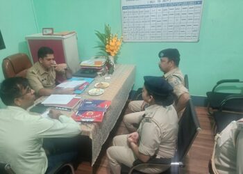 Jamshedpur sp inspection : महिला थाना व गोविंदपुर थाना का सिटी एसपी ने किया निरीक्षण, लंबित मामलों के शीघ्र निष्पादन के दिए निर्देश Jamshedpur sp inspection : महिला थाना व गोविंदपुर थाना का सिटी एसपी ने किया निरीक्षण, लंबित मामलों के शीघ्र निष्पादन के दिए निर्देश