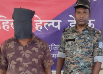 Jamshedpur rural police action : चाकुलिया में ओझा को पुलिस ने किया गिरफ्तार, भेजा गया जेल Jamshedpur rural police action : चाकुलिया में ओझा को पुलिस ने किया गिरफ्तार, भेजा गया जेल