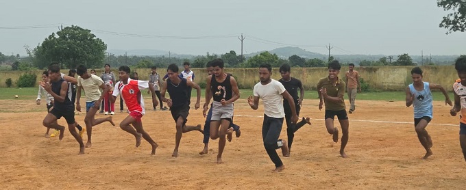 Jharkhand deoghar – देवघर में प्रतिभाओं की खोज, मधुपुर में जुटा एथलीटों का हुजूम Jharkhand deoghar – देवघर में प्रतिभाओं की खोज, मधुपुर में जुटा एथलीटों का हुजूम