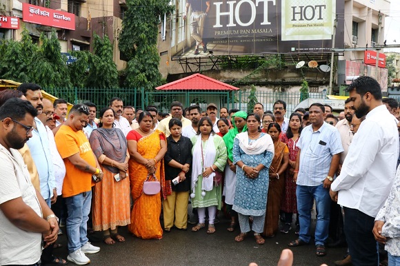 Jamshedpur congress politics : मानगो नगर नगम की मेयर सुधा गुप्ता के खिलाफ अमर्यादित एवं अशोभनीय टिप्पणी के विरोध में विशेष प्रार्थना सभा, विधायक सरयू राय को घेरने की कोशिश Jamshedpur congress politics : मानगो नगर नगम की मेयर सुधा गुप्ता के खिलाफ अमर्यादित एवं अशोभनीय टिप्पणी के विरोध में विशेष प्रार्थना सभा, विधायक सरयू राय को घेरने की कोशिश