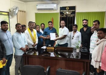 Jamshedpur congress : जुगसलाई अंडर ब्रिज में जलजमाव और वन वे से हादसे का खतरा, युवा कांग्रेस ने रेलवे के एरिया मैनेजर को सौंपा ज्ञापन