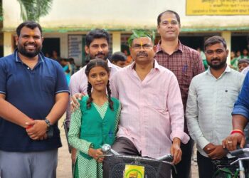 Jamshedpur jugsalai mla : जुगसलाई विधायक मंगल कालिंदी ने स्कूली बच्चों को दी साइकिल, उन्नति का पहिया योजना का मिला लाभ Jamshedpur jugsalai mla : जुगसलाई विधायक मंगल कालिंदी ने स्कूली बच्चों को दी साइकिल, उन्नति का पहिया योजना का मिला लाभ