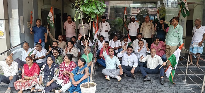 Jamshedpur congress : जुगसलाई कांग्रेस ने किया नगर परिषद कार्यालय का घेराव, 24 घंटे में कार्रवाई का दिया आश्वासन Jamshedpur congress : जुगसलाई कांग्रेस ने किया नगर परिषद कार्यालय का घेराव, 24 घंटे में कार्रवाई का दिया आश्वासन