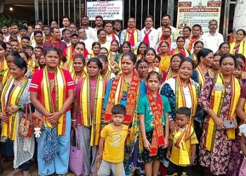 Jamshedpur devotees : बागबेड़ा से साईंबाबा के दर्शन के लिए 217 श्रद्धालुओं का जत्था शिरडी रवाना, जुगसलाई विधायक ने अंग वस्त्र भेंट कर की मंगल यात्रा की कामना