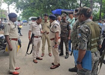Jharkhand big incident : झारखंड में बड़ी घटना, एसपी आवास के सामने पुलिस जवान ने प्राइवेट सुरक्षा गार्ड को गोली मारकर मौत के घाट उतारा Jharkhand big incident : झारखंड में बड़ी घटना, एसपी आवास के सामने पुलिस जवान ने प्राइवेट सुरक्षा गार्ड को गोली मारकर मौत के घाट उतारा