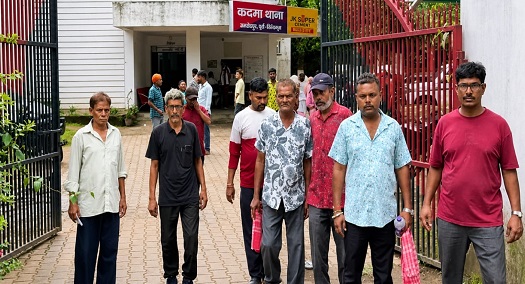 Jamshedpur security guard issue – कदमा में सिक्योरिटी गार्डों से मारपीट, गला दबाने का आरोप, देखिए – video Jamshedpur security guard issue – कदमा में सिक्योरिटी गार्डों से मारपीट, गला दबाने का आरोप, देखिए – video
