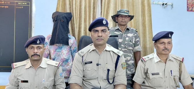 Jamshedpur police success – आजादनगर चोरी मामले में मुख्य आरोपी गिरफ्तार, चोरी के सामान बरामद Jamshedpur police success – आजादनगर चोरी मामले में मुख्य आरोपी गिरफ्तार, चोरी के सामान बरामद