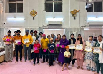Jamshedpur students honoured – जुगसलाई स्टेशन रोड गुरुद्वारा में मेधावी छात्र-छात्राएं सम्मानित
