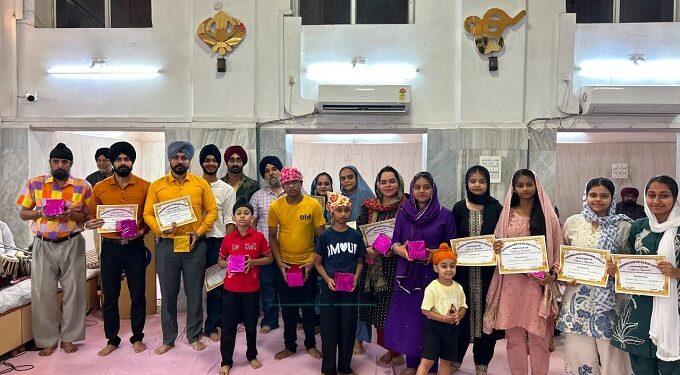 Jamshedpur students honoured – जुगसलाई स्टेशन रोड गुरुद्वारा में मेधावी छात्र-छात्राएं सम्मानित Jamshedpur students honoured – जुगसलाई स्टेशन रोड गुरुद्वारा में मेधावी छात्र-छात्राएं सम्मानित